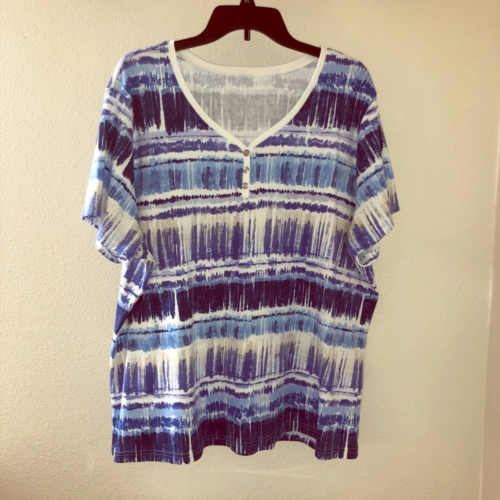 Plus Short Sleeve Shirt.- Tie Dye Pattern.